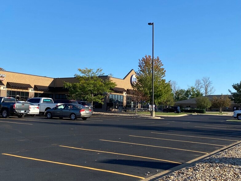 More Photos Of 5761 C St SW, Cedar Rapids General Retail For Lease