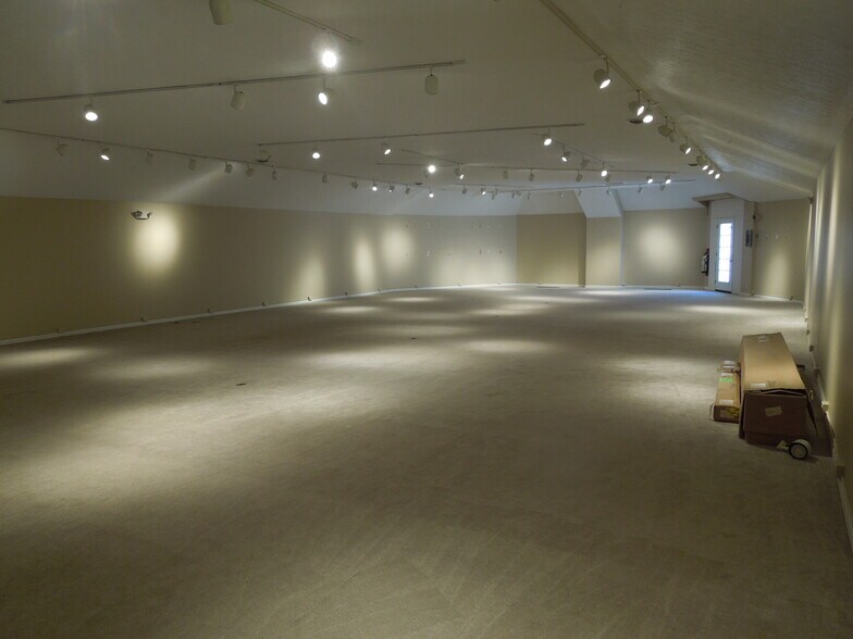 More Photos Of 15 N High St, Covington Storefront For Sale