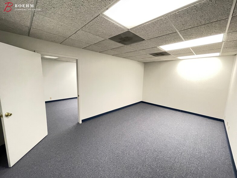 More Photos Of 204 -208 Cully Dr, Kerrville Office For Lease