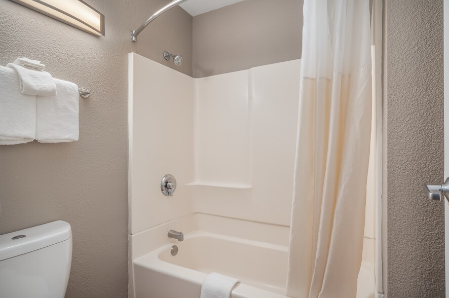 More Photos Of 750 Raintree Dr, Carlsbad Hotel For Sale