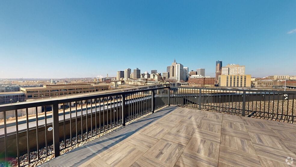More Photos Of 10 River Park Plz, Saint Paul Office For Lease