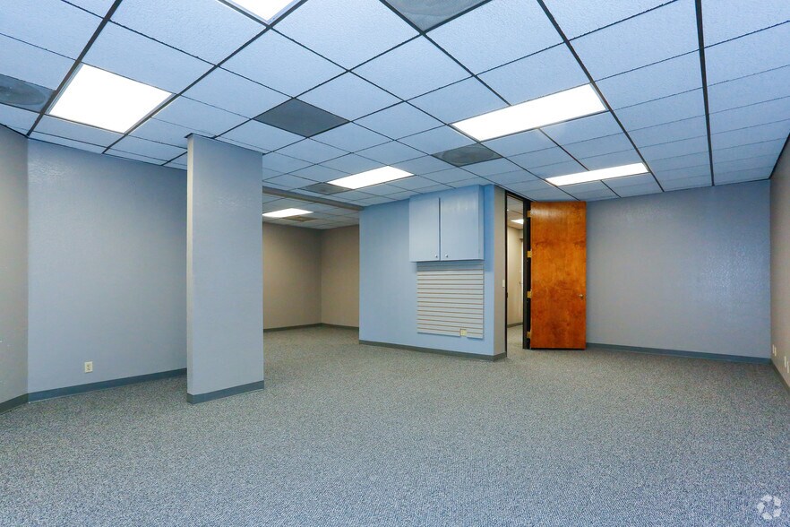 More Photos Of 1771 E Flamingo Rd, Las Vegas Unknown For Lease