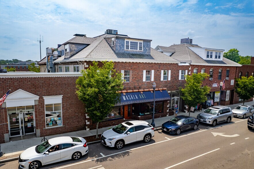 More Photos Of 990-992 Great Plain Ave, Needham General Retail For Lease