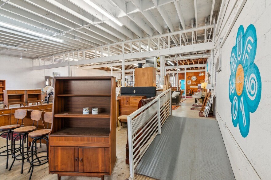 More Photos Of 1080 Katherwood Dr SW, Atlanta Showroom For Sale