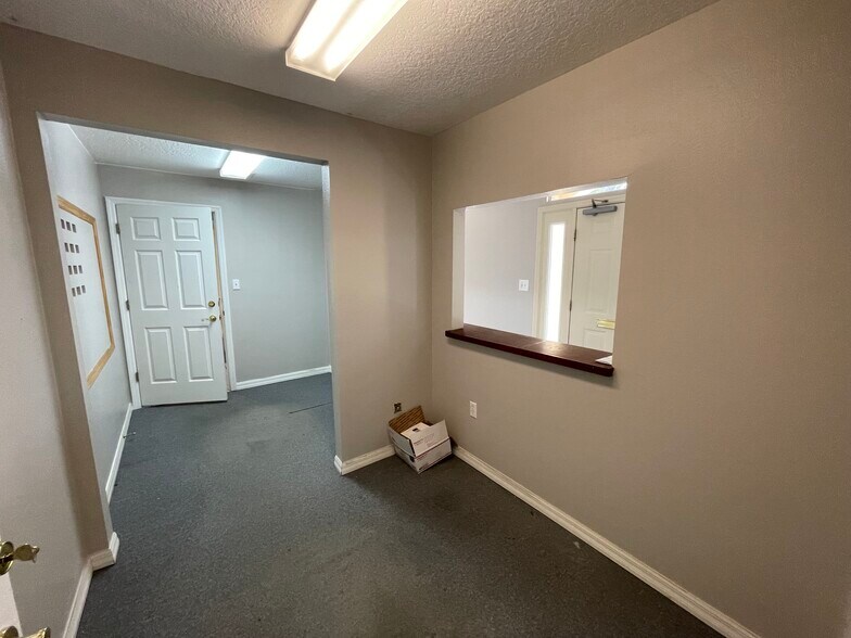 More Photos Of 2145 US Highway 441, Leesburg Office For Lease