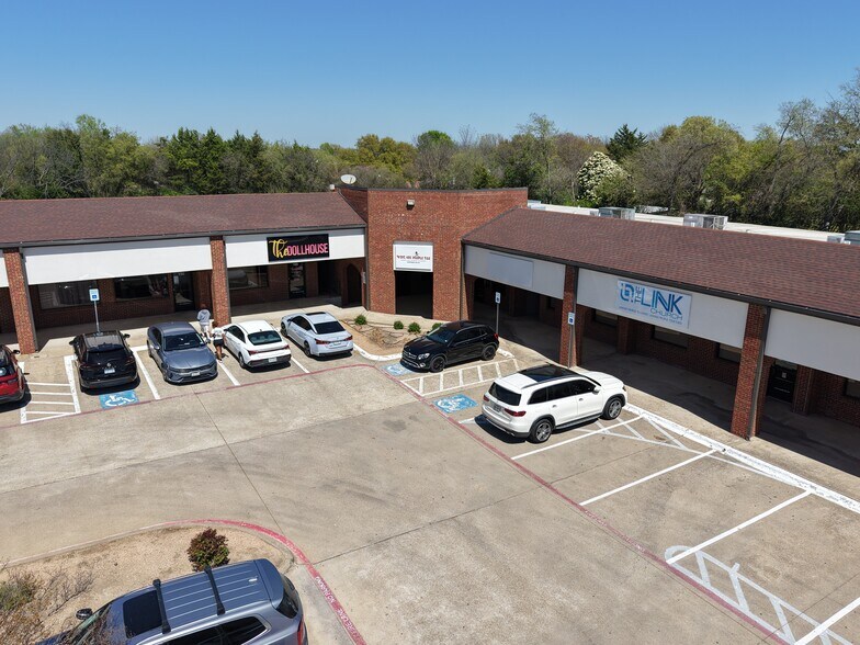 More Photos Of 712 N Hampton Rd, DeSoto Storefront Retail Office For Lease