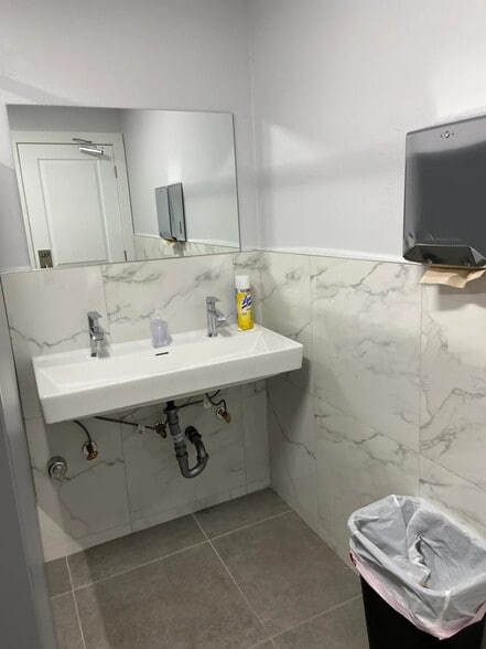 More Photos Of 1816 57th St, Sarasota Warehouse For Sale