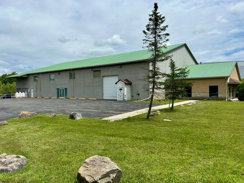 More Photos Of 137 Market Way, Mount Pocono Warehouse For Lease