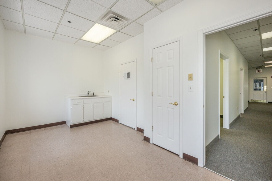 More Photos Of 125 Washington Ave, Dumont Unknown For Lease