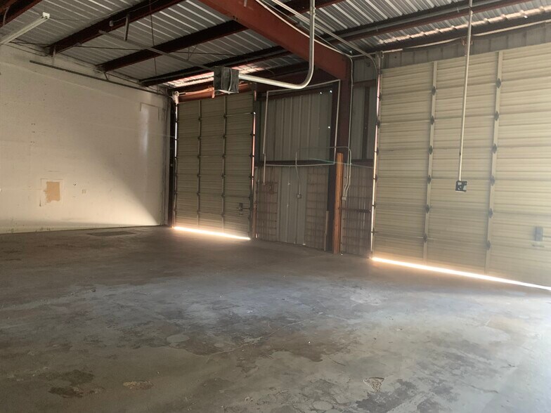 More Photos Of 1109 Tamiami Trl, Port Charlotte Showroom For Lease