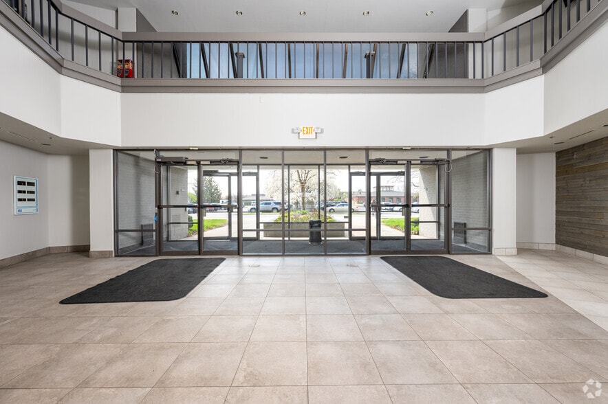 More Photos Of 8777 Purdue Rd, Indianapolis Office For Lease