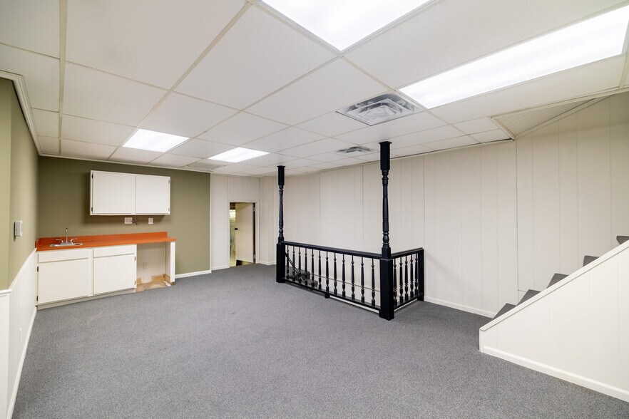 More Photos Of 108 S Santa Fe Ave, Salina General Retail For Lease