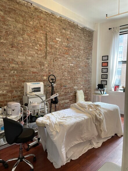 Primary Photo Of 39 W 29th St, New York Office For Lease