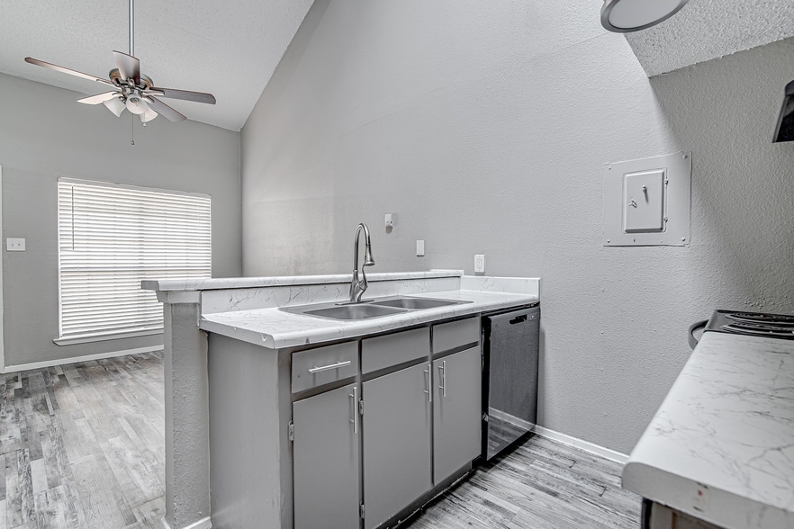 More Photos Of 711 Grand Ct, Arlington Apartments For Sale