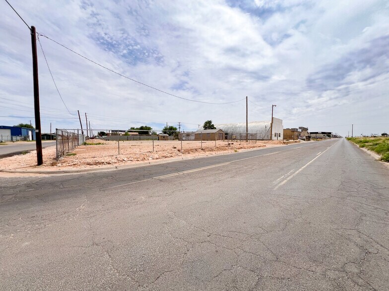 More Photos Of 1001-1009 W Industrial Ave, Midland Warehouse For Sale