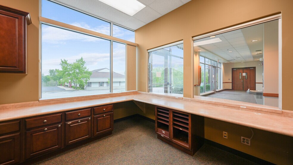 More Photos Of 2265 Bagnell Dam Blvd, Lake Ozark Office For Sale