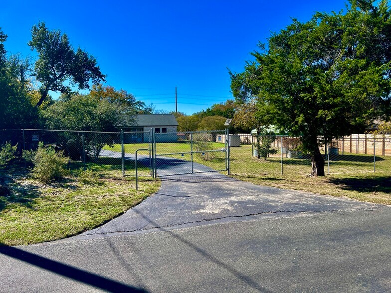 More Photos Of 16001 Awalt Dr, Austin Office For Sale
