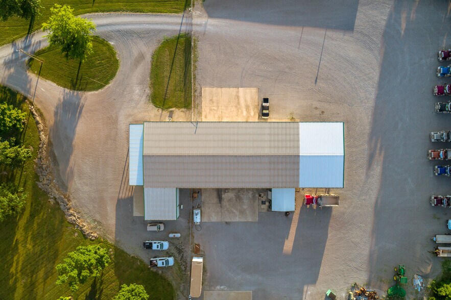 More Photos Of 2533 Highway 41A S, Shelbyville Showroom For Sale