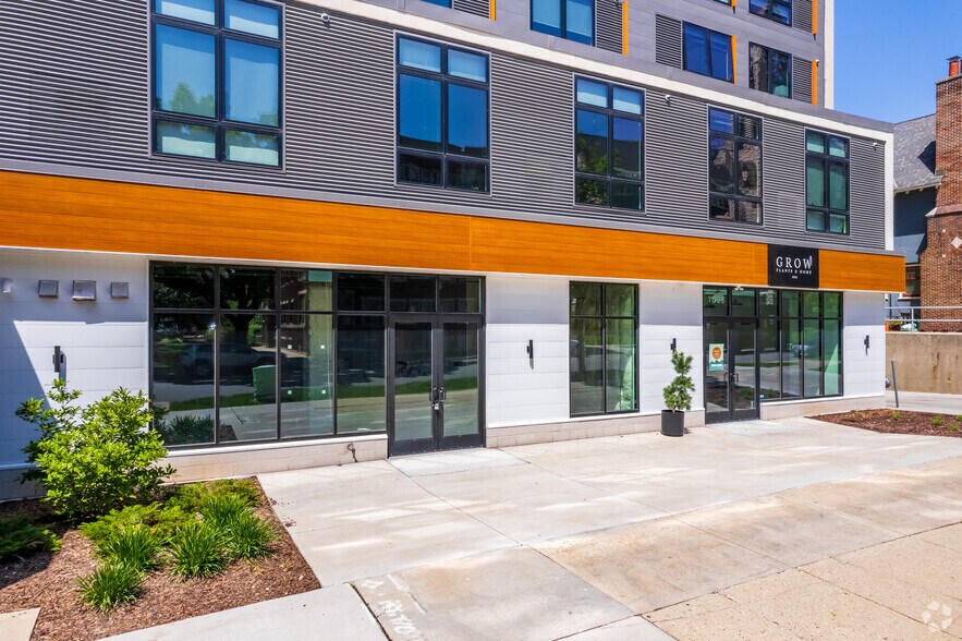 More Photos Of 916 E State St, Milwaukee Apartments For Lease