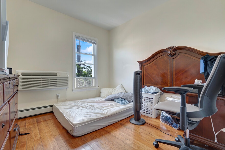 More Photos Of 174 Wyona St, Brooklyn Office Residential For Lease