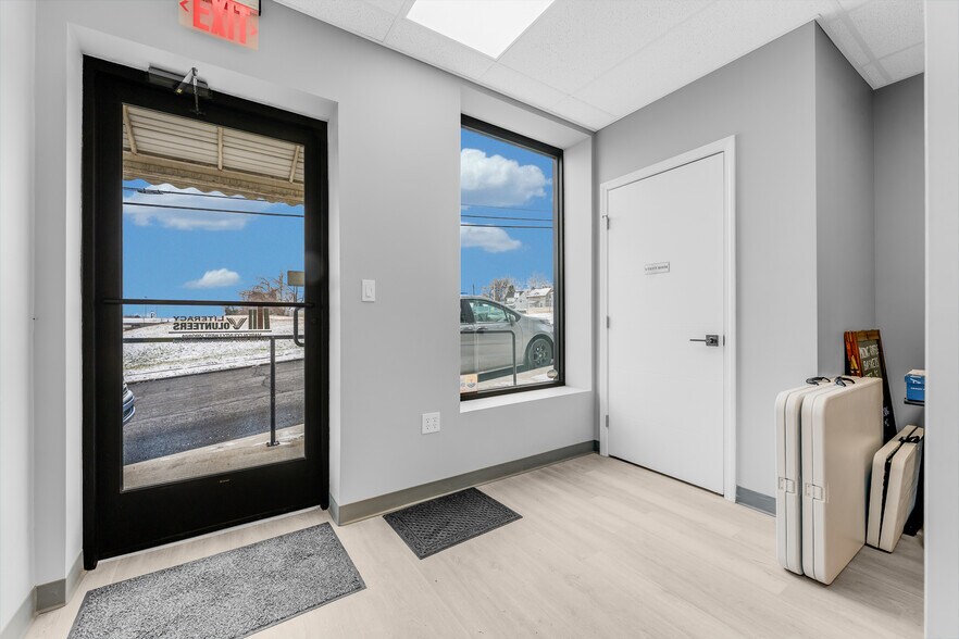 More Photos Of 205 10th St, Fairmont Office For Sale