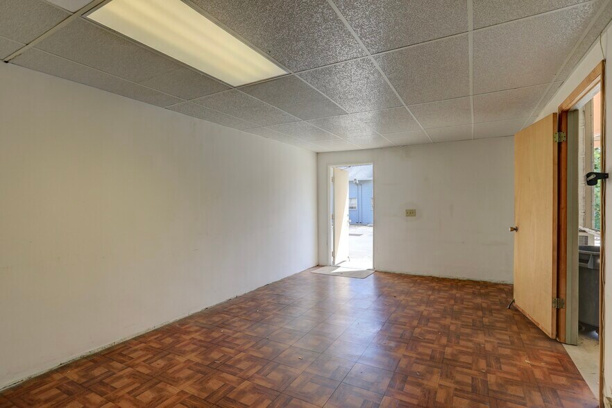 More Photos Of 637 2nd Ln, Vero Beach Flex For Sale