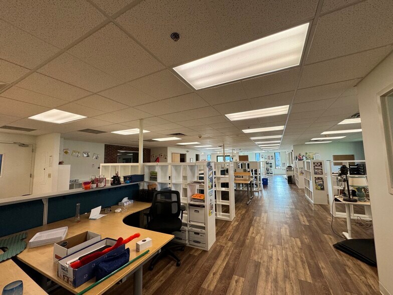 More Photos Of 155 Industrial Dr, Northampton Warehouse For Lease