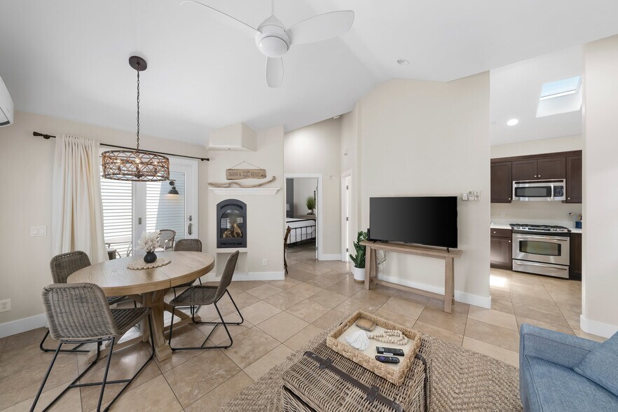 More Photos Of 74 San Francisco St, Avila Beach Flex For Sale