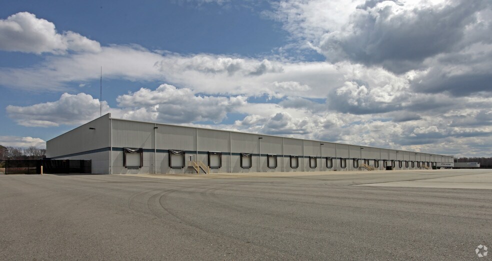 More Photos Of 103 Industrial Dr, Suffolk Distribution For Lease