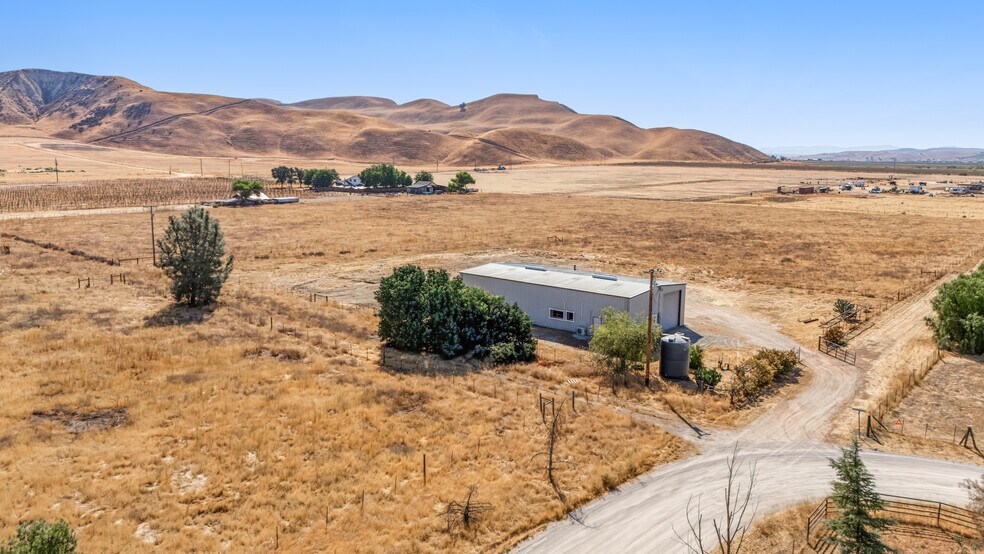 More Photos Of 485 S 8th St, Shandon Industrial For Sale