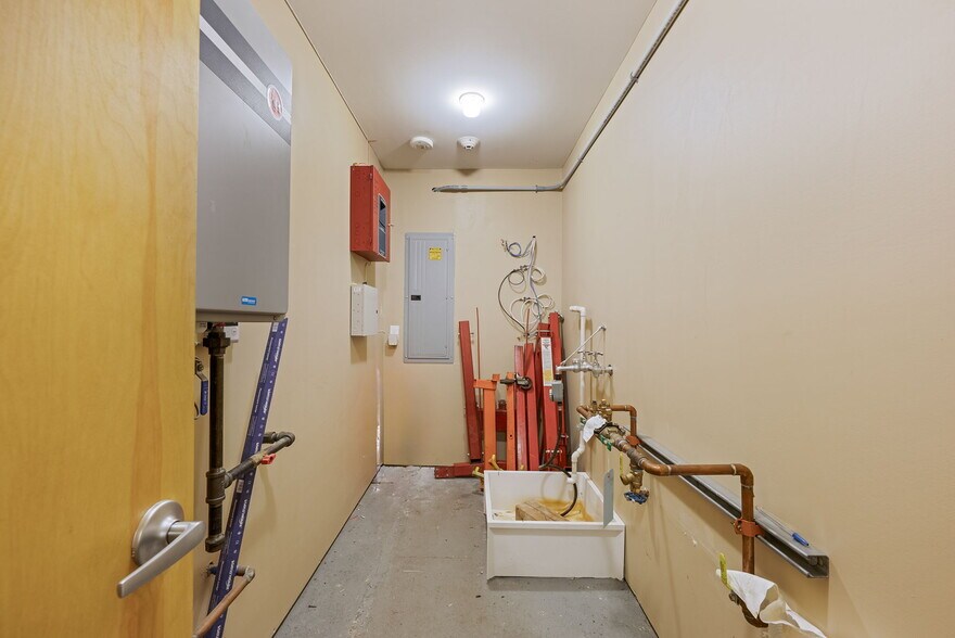 More Photos Of 6 New York Ave, Sound Beach Bar For Sale