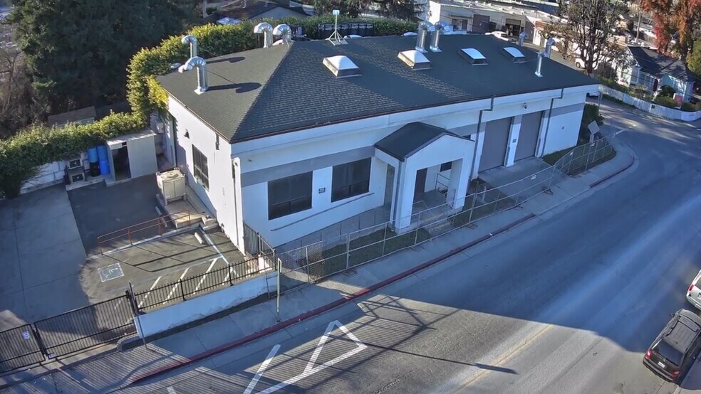 More Photos Of 211 Fern St, Santa Cruz Showroom For Sale