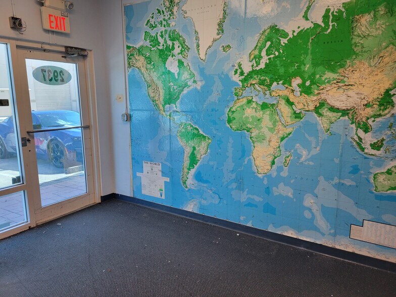 More Photos Of 2927-2947 SE Gran Park Way, Stuart Warehouse For Lease