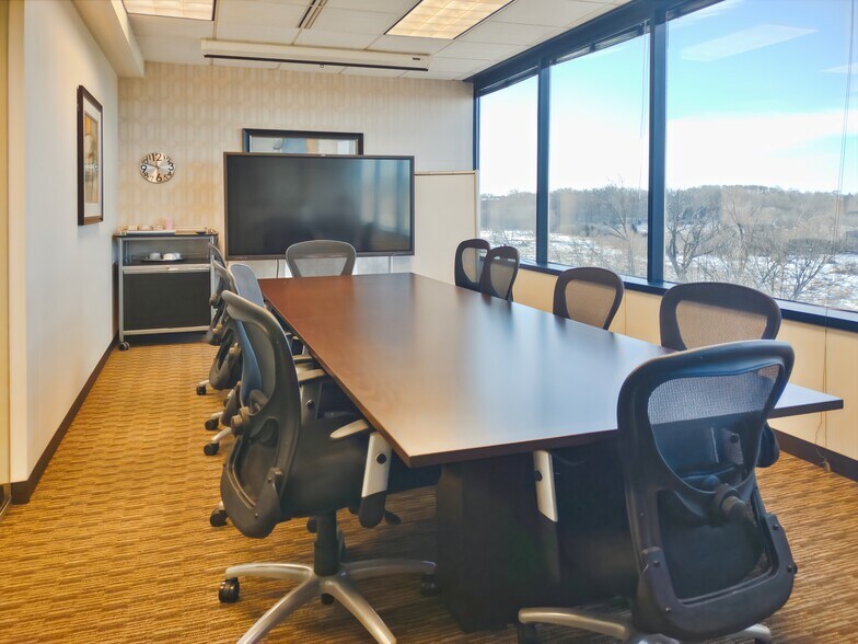 More Photos Of N19W24400 Riverwood Dr, Waukesha Coworking Space