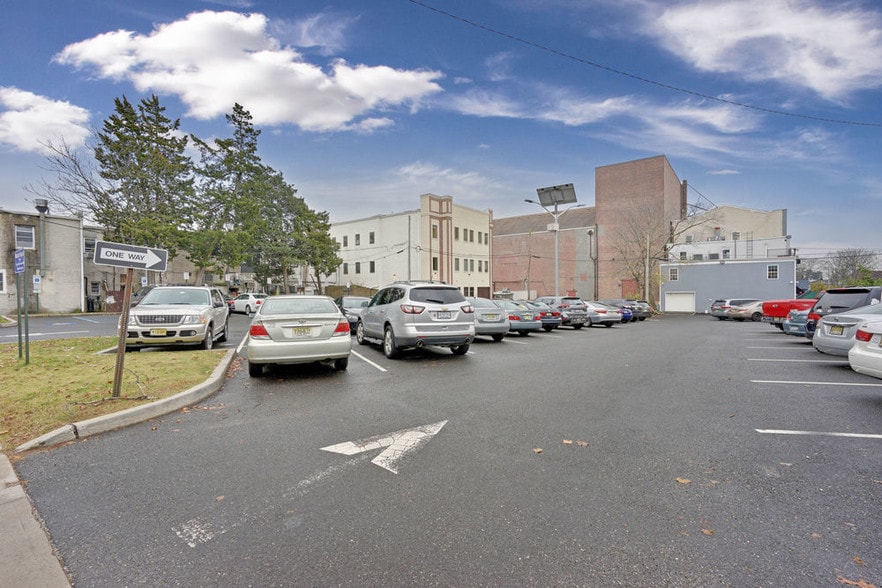 More Photos Of 418 Clifton Ave, Lakewood Medical For Lease