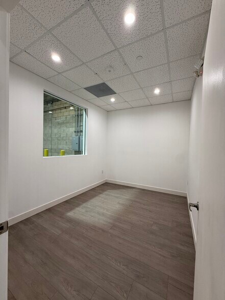 More Photos Of 2623 N San Fernando Rd, Los Angeles Warehouse For Lease