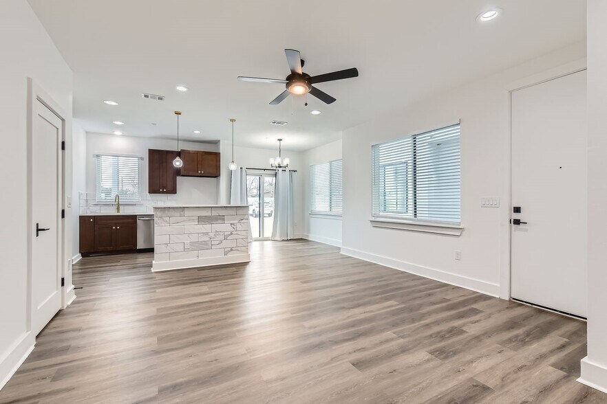 More Photos Of 6820 Blue Dawn Trl, Austin Apartments For Sale