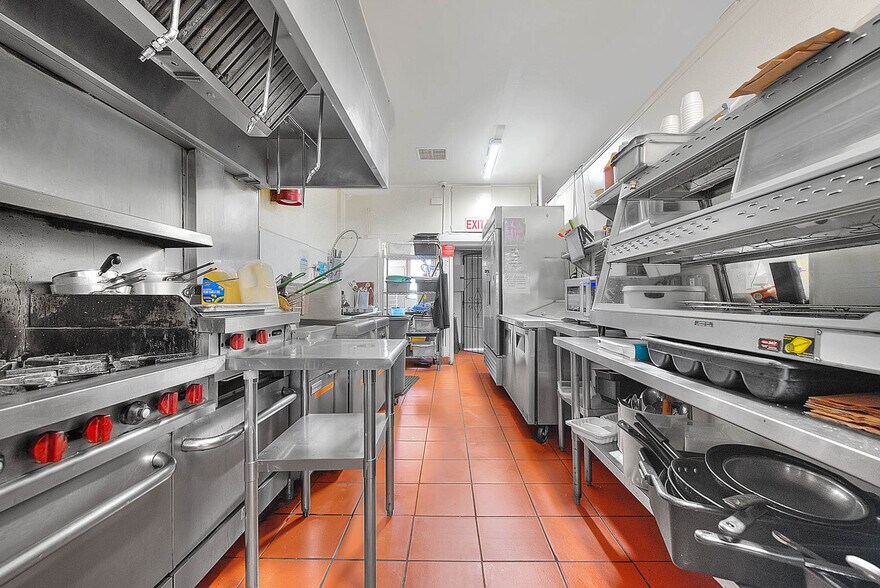 More Photos Of 14901 S Western Ave, Gardena Freestanding For Lease