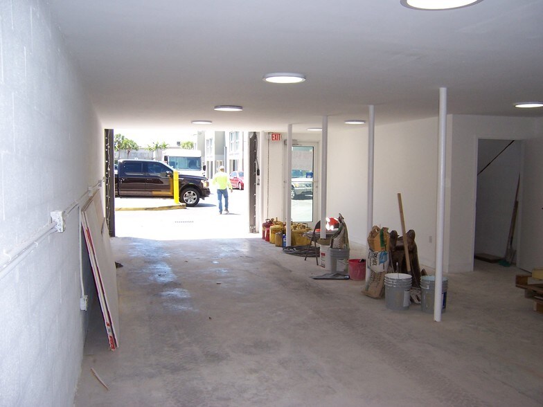 More Photos Of 7055-7057 SW 47th St, Miami Warehouse For Lease