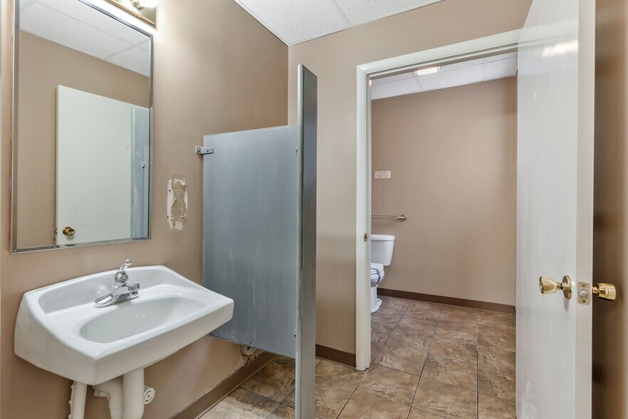 More Photos Of 904 Gallatin Ave, Nashville General Retail For Sale