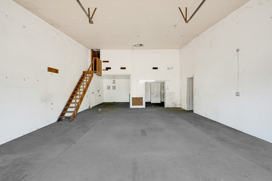 More Photos Of 4255 S Kirkwood Rd, Houston Storefront For Sale