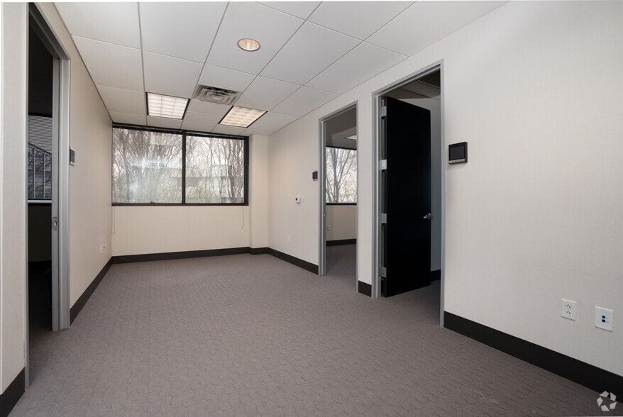 More Photos Of 3801 Hulen St, Fort Worth Office For Lease