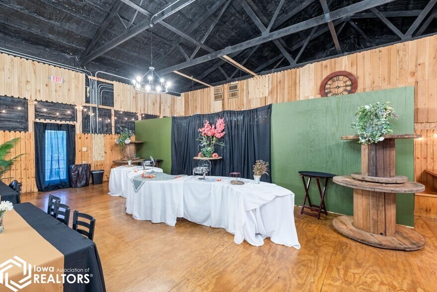More Photos Of 110 E Union St, Unionville Restaurant For Sale