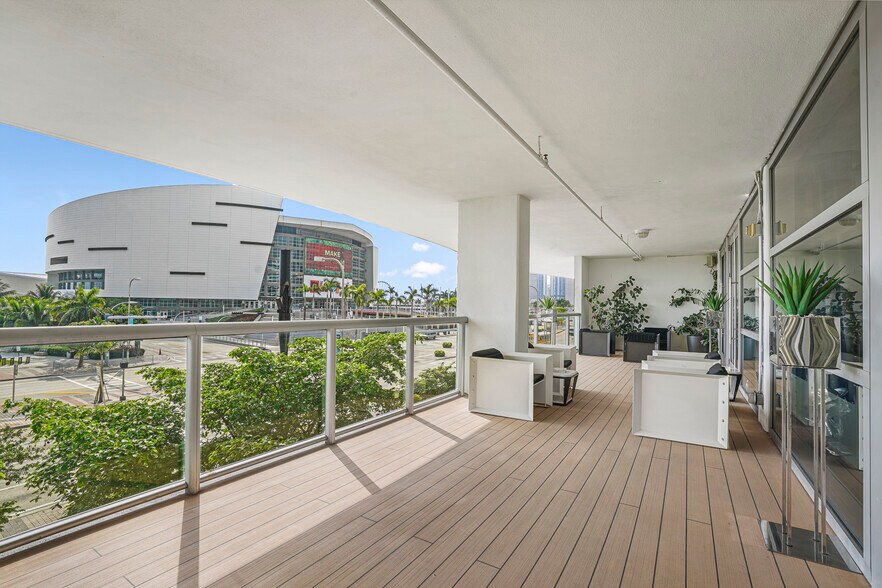 More Photos Of 888 Biscayne Blvd, Miami Apartments For Lease