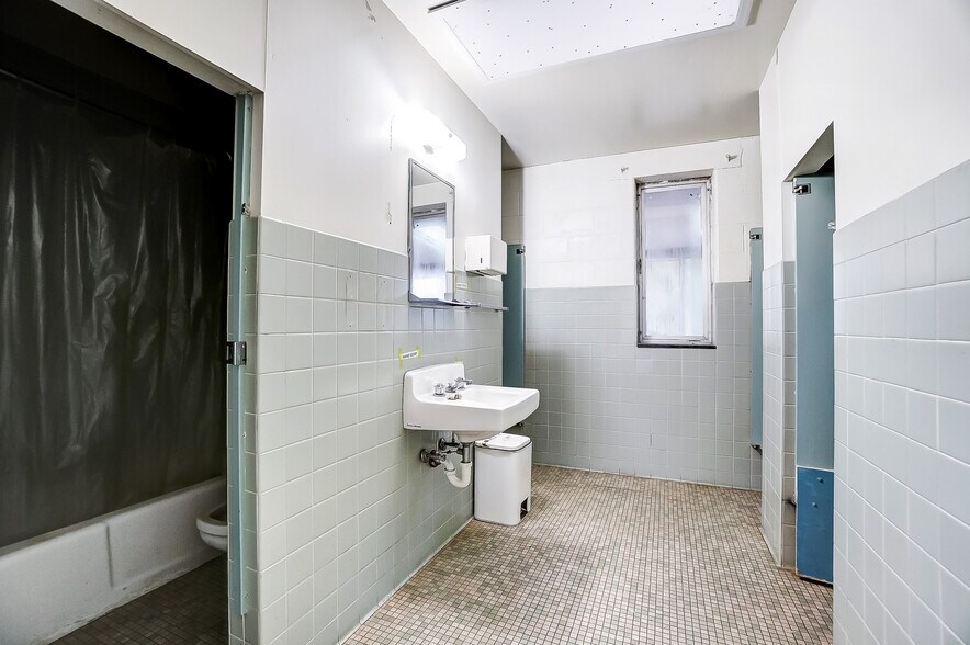 More Photos Of 1106 E High St, Springfield Schools For Sale