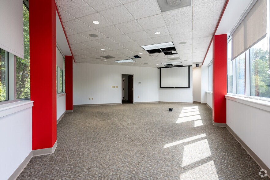 More Photos Of 2 Pai Park, Greensboro Office For Sale