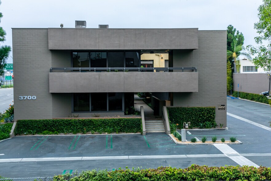 More Photos Of 3700 Campus Dr, Newport Beach Office For Lease