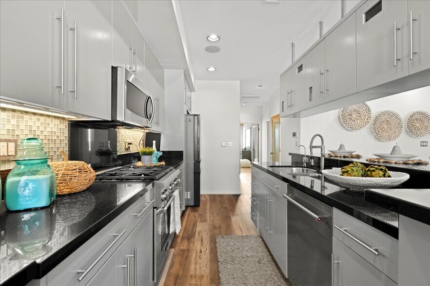 More Photos Of 123 Richmond St, El Segundo Storefront Retail Residential For Lease