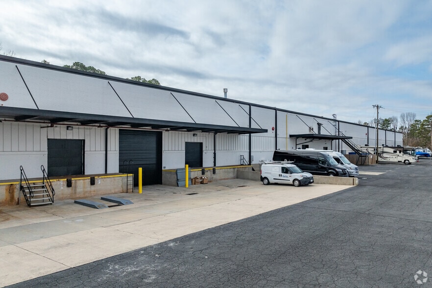 More Photos Of 3412 Monroe Rd, Charlotte Distribution For Lease