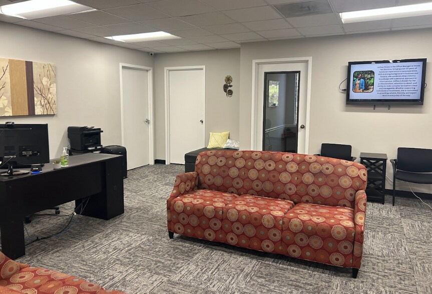 More Photos Of 4265 Brownsboro Rd, Winston-Salem Office For Sale